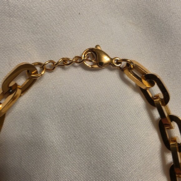 Brand new gold chain lock necklace - Picture 3 of 3